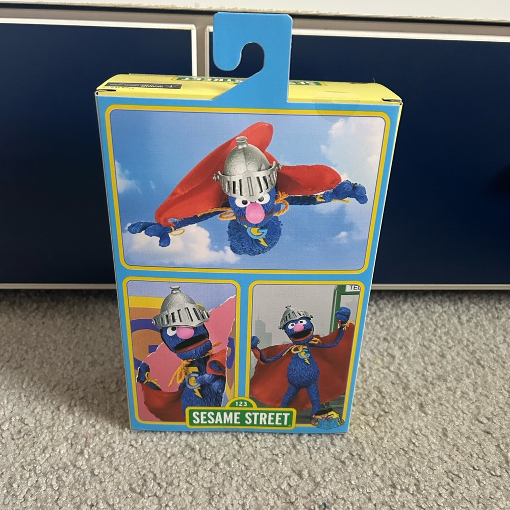 NECA Sesame Street Super Grover - Picture 8 of 11